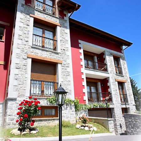 Onís Apartamentos Rurales La Vina מראה חיצוני תמונה
