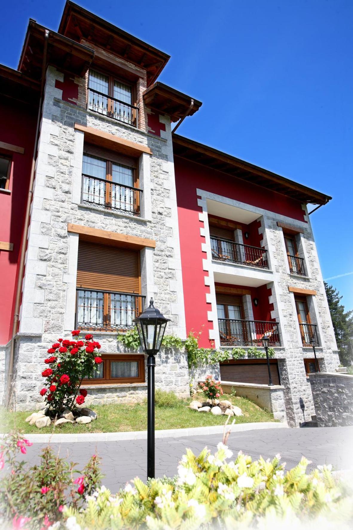 Onís Apartamentos Rurales La Vina מראה חיצוני תמונה