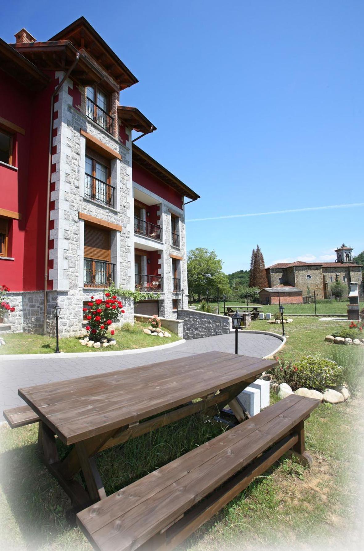 Onís Apartamentos Rurales La Vina מראה חיצוני תמונה