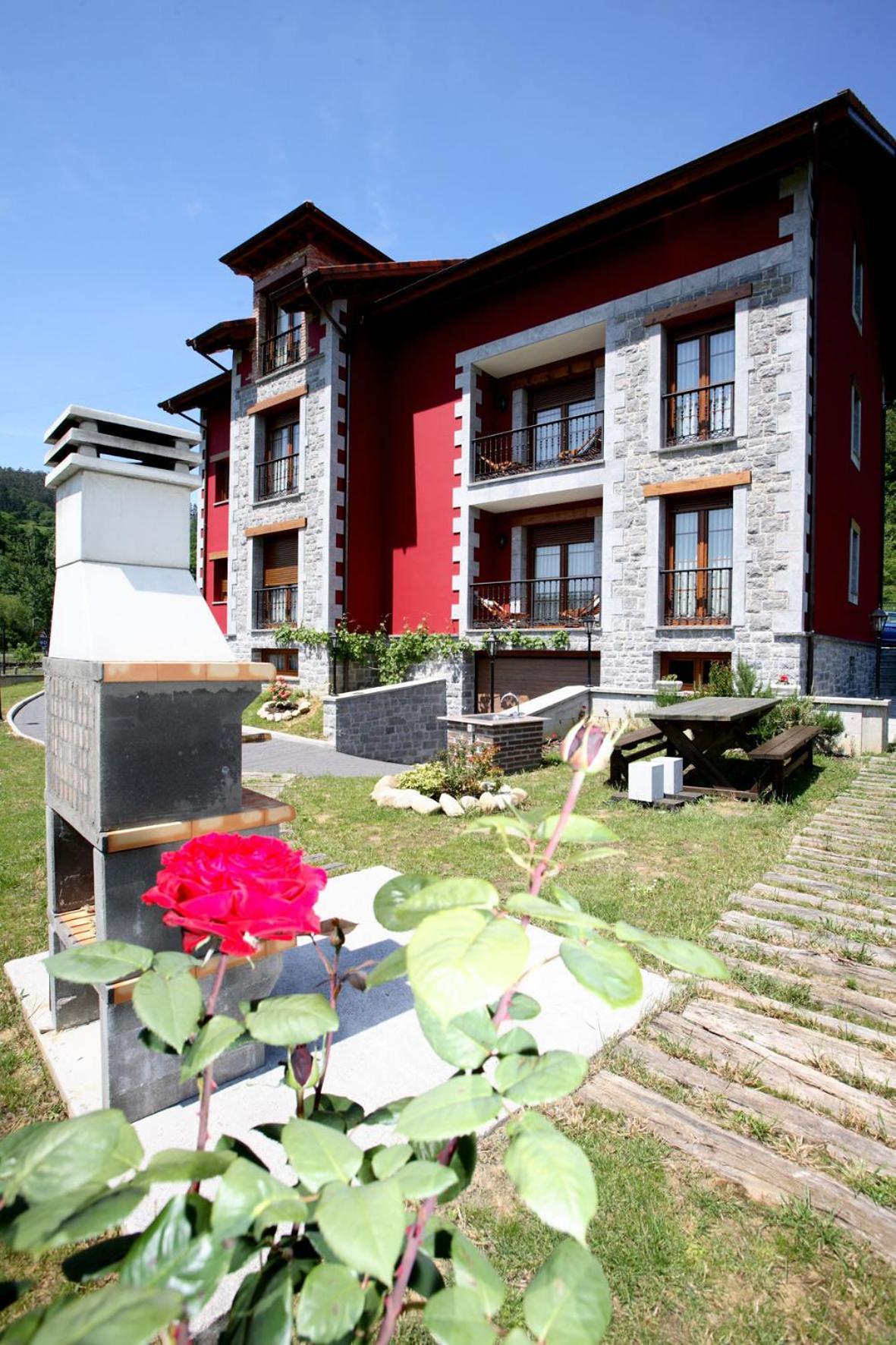 Onís Apartamentos Rurales La Vina מראה חיצוני תמונה